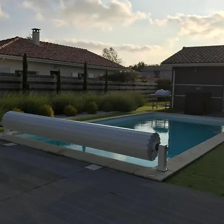 Avec Piscine De Villa *