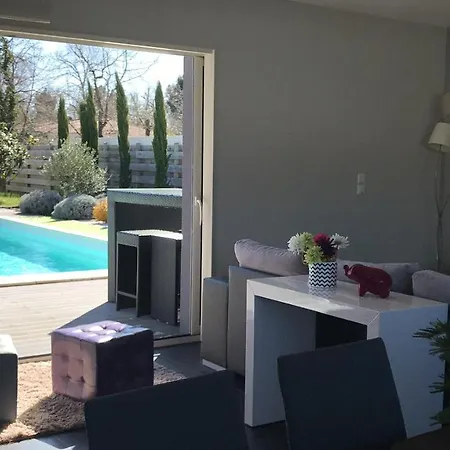 Villa Avec Piscine De *