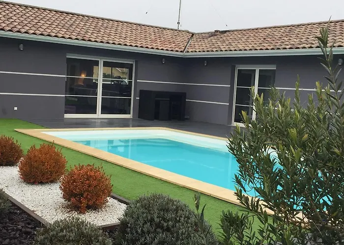 Villa Avec Piscine De *