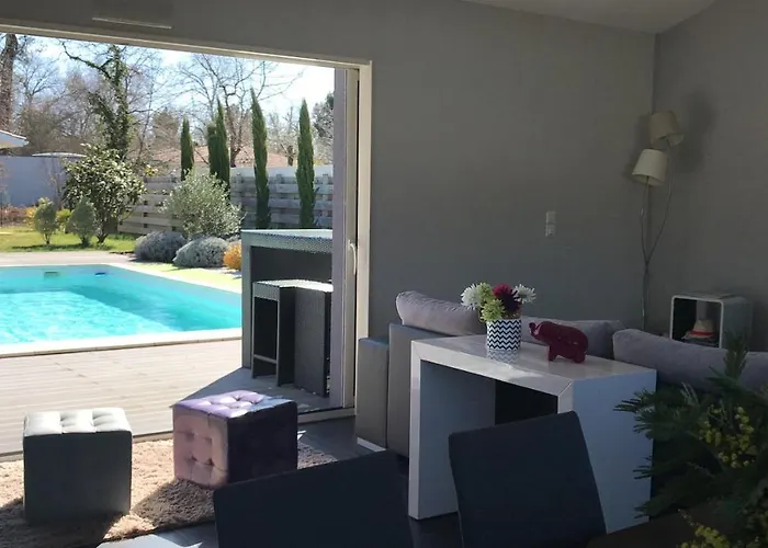 Villa Avec Piscine De *